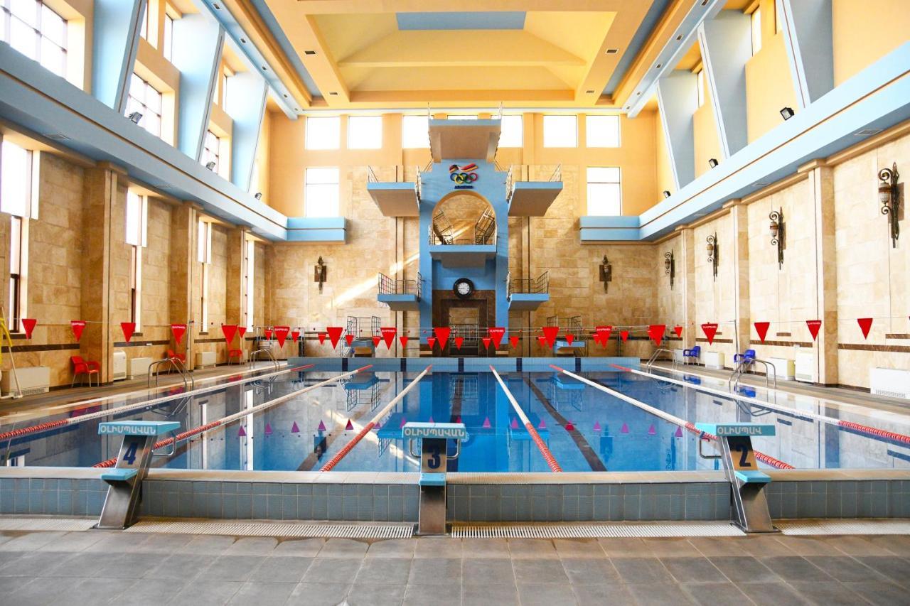 Olympavan Hotel Erevan Esterno foto