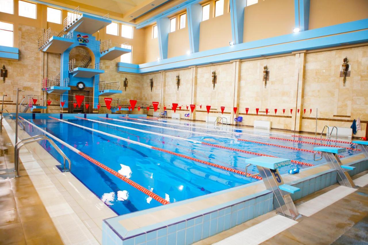 Olympavan Hotel Erevan Esterno foto