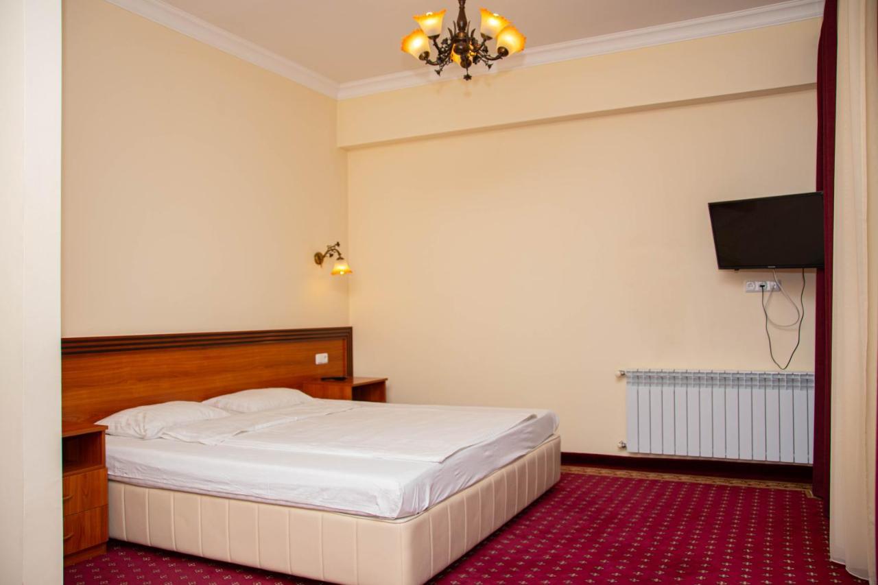 Olympavan Hotel Erevan Esterno foto