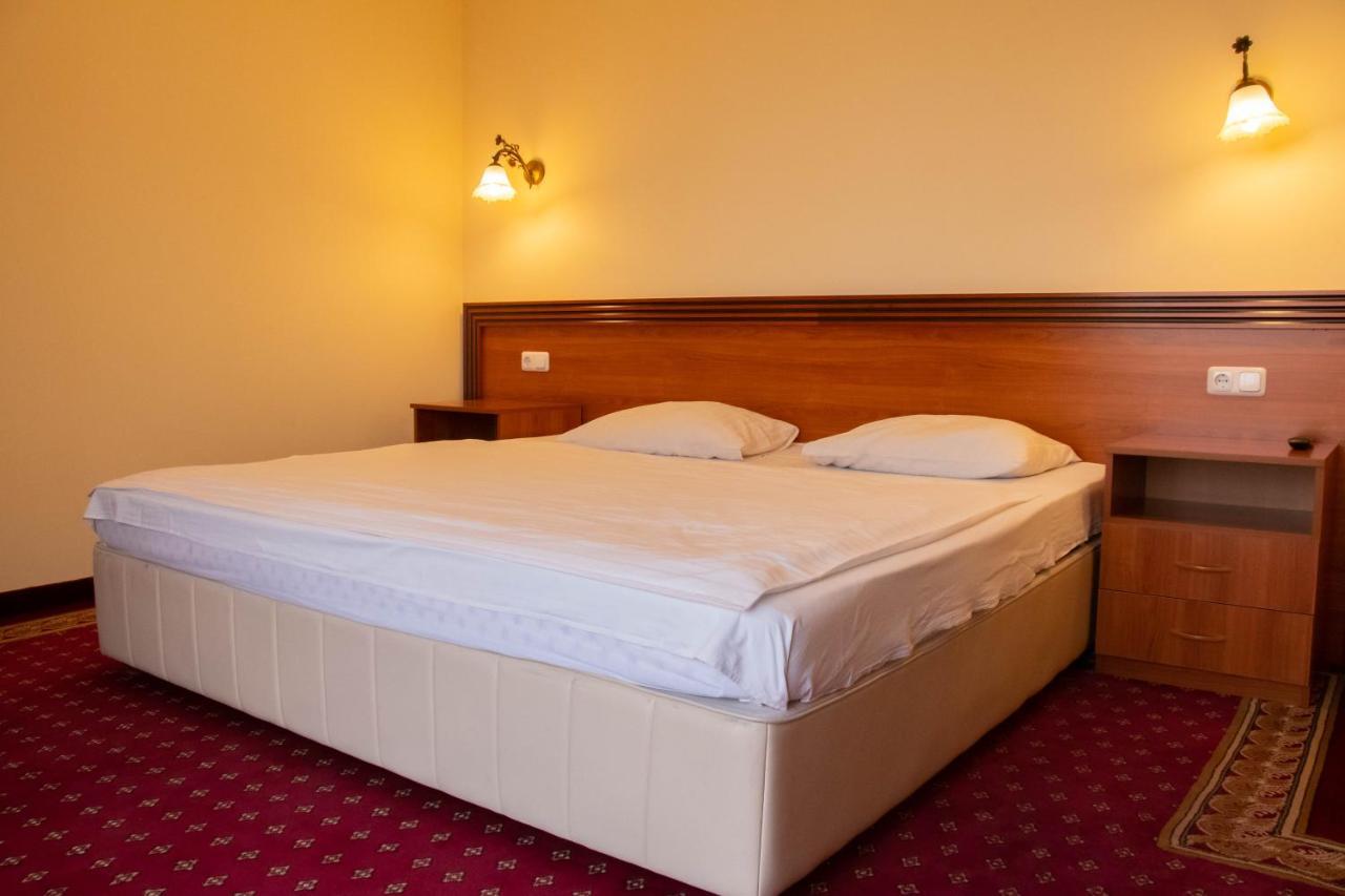 Olympavan Hotel Erevan Esterno foto