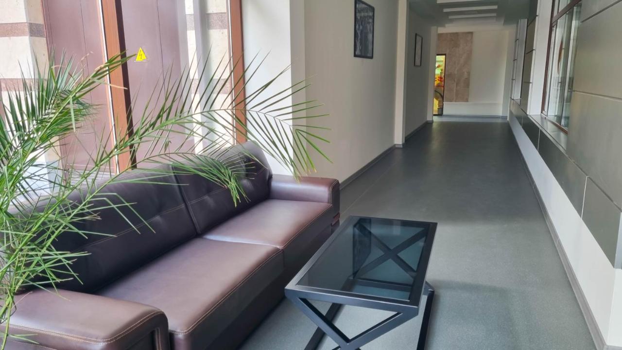Olympavan Hotel Erevan Esterno foto