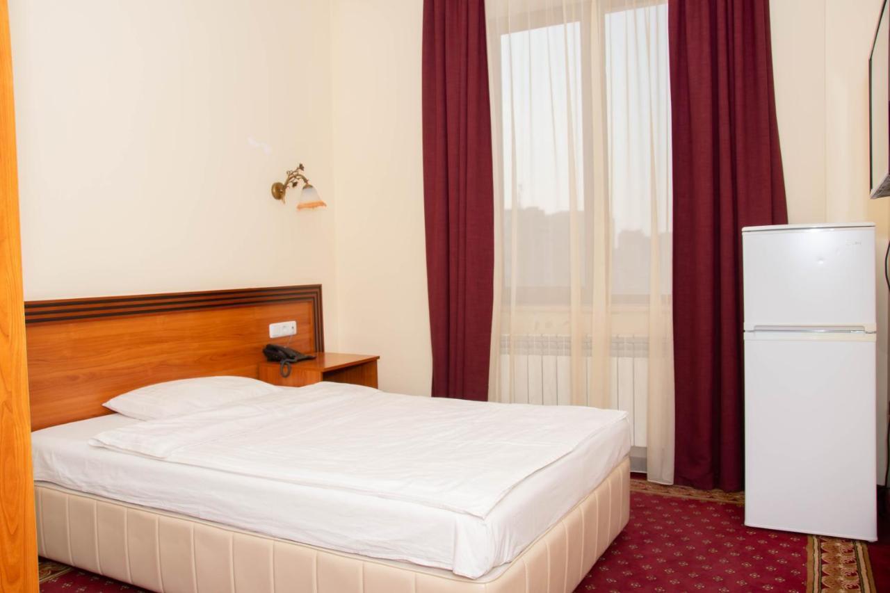 Olympavan Hotel Erevan Esterno foto