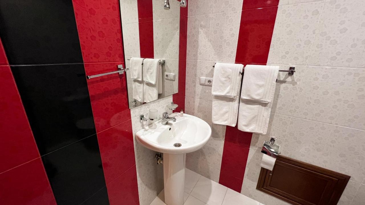 Olympavan Hotel Erevan Esterno foto