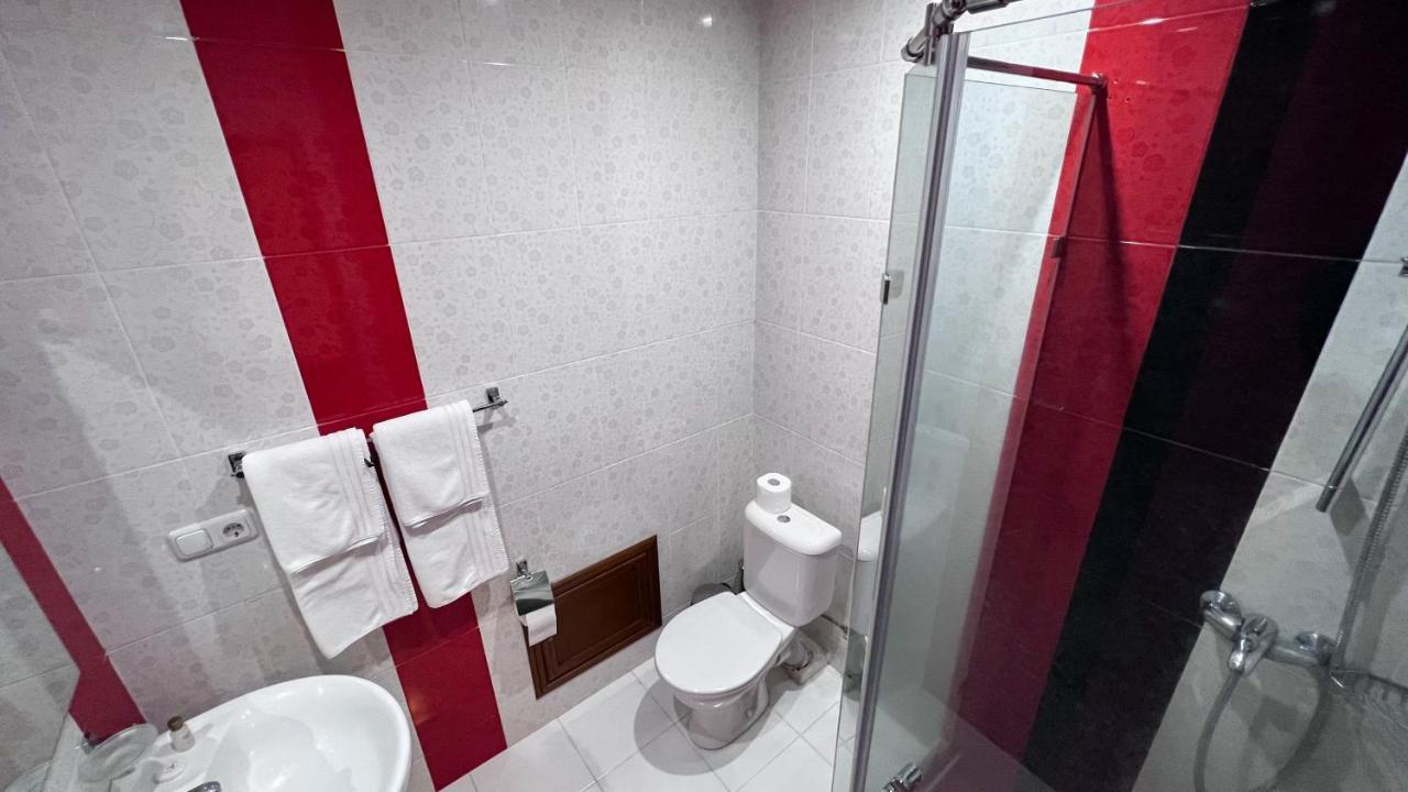 Olympavan Hotel Erevan Esterno foto