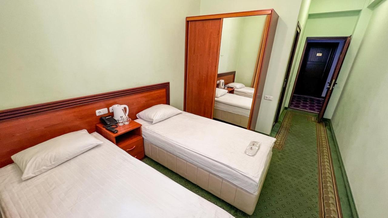 Olympavan Hotel Erevan Esterno foto