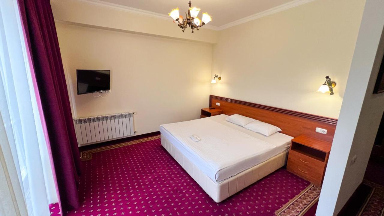 Olympavan Hotel Erevan Esterno foto