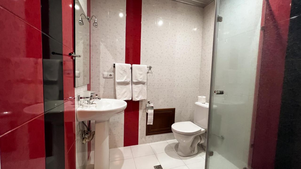 Olympavan Hotel Erevan Esterno foto