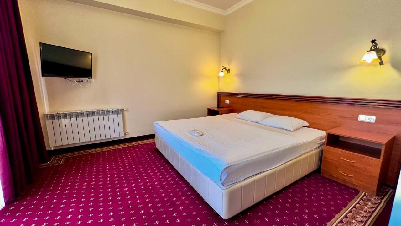 Olympavan Hotel Erevan Esterno foto